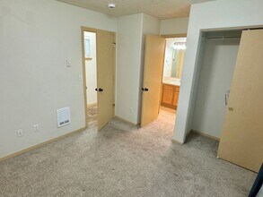 536-538-538 NE 92nd Ave in Portland, OR - Building Photo - Building Photo