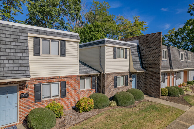 Turnberry Wells in Newport News, VA - Foto de edificio - Building Photo