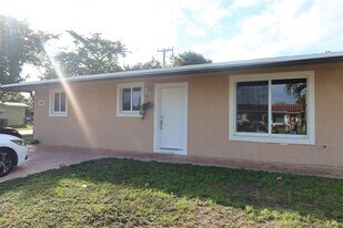 7700 Northwest 33rd Street in Hollywood, FL - Building Photo