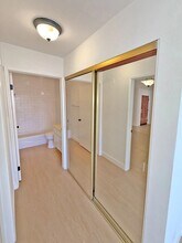 1321 N Vista St, Unit 205 in Los Angeles, CA - Foto de edificio - Building Photo