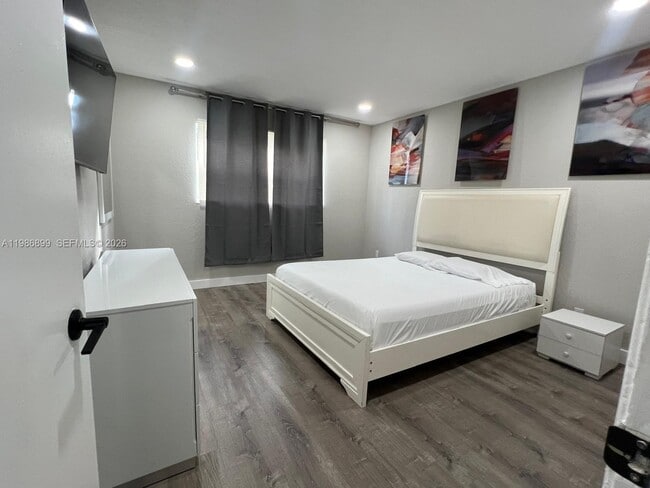 property at 1432 S Lakeside Dr