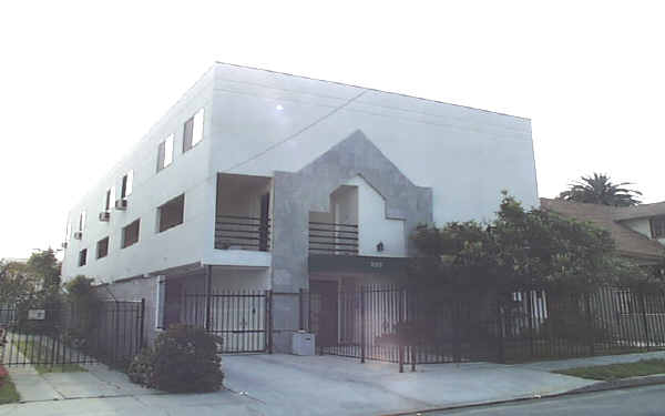 1120 S Irolo St in Los Angeles, CA - Building Photo