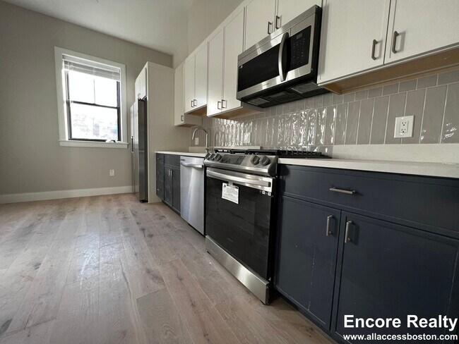 201 Everett St, Unit 4 in Boston, MA - Building Photo - Building Photo