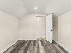 2221 NE 9th Ave in Hillsboro, OR - Foto de edificio - Building Photo