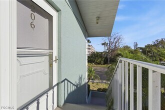 8109 Country Rd in Ft. Myers, FL - Building Photo - Building Photo