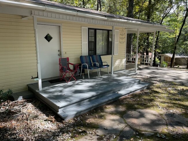 property at 8 Ona Ln