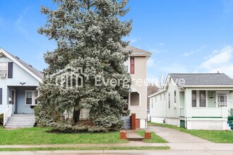 2004 Dale Rd in Cincinnati, OH - Building Photo - Building Photo