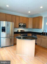 4909 Yarmouth Ct in Ellicott City, MD - Foto de edificio - Building Photo