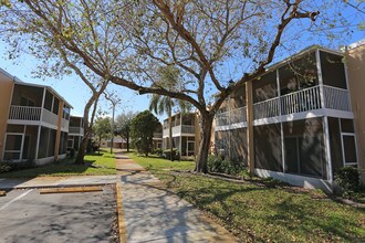 Arbors at Padgett Estates in Tampa, FL - Building Photo - Building Photo