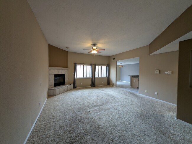 542 Pinon Creek Rd SE in Albuquerque, NM - Foto de edificio - Building Photo