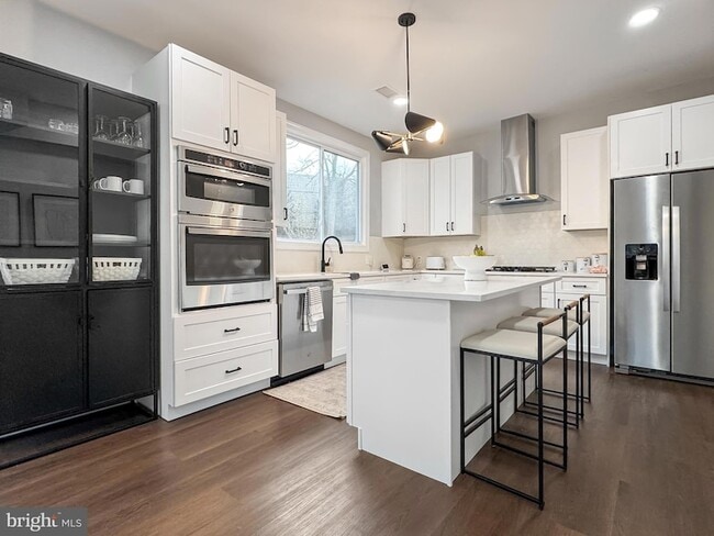 property at 6621 Hallwood Ave