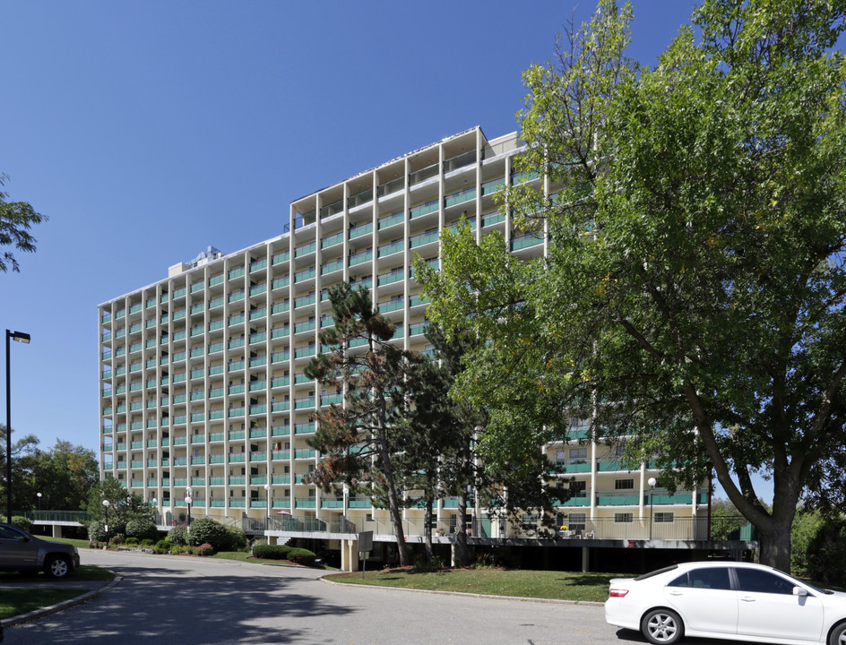 Black Willow Condominium Place in Waterloo, ON - Building Photo