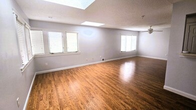 90 Northrup Dr in Brick, NJ - Building Photo - Building Photo