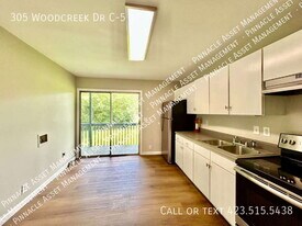 305 Woodcreek Rd in Rossville, GA - Building Photo