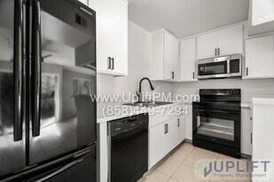 6775 Alvarado Rd in San Diego, CA - Building Photo