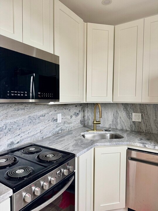 49 Elm St in Boston, MA - Building Photo