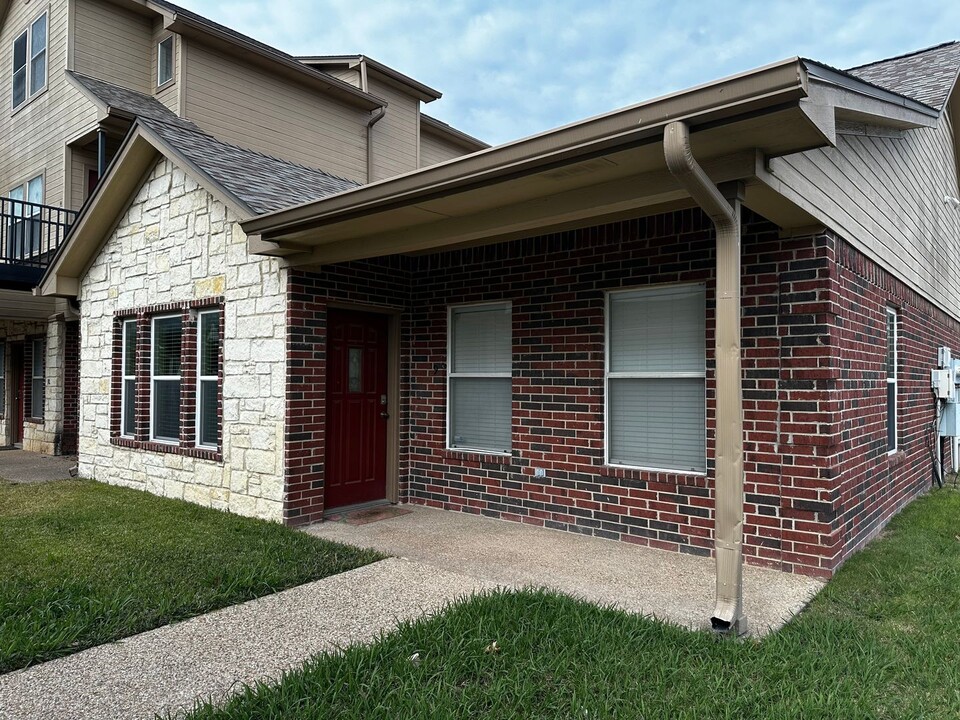 1401 Bagby Ave in Waco, TX - Building Photo