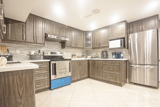 5622 Lucy Dr in Mississauga, ON - Building Photo - Building Photo