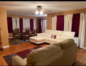 381 NW 45th St in Fort Lauderdale, FL - Foto de edificio - Building Photo