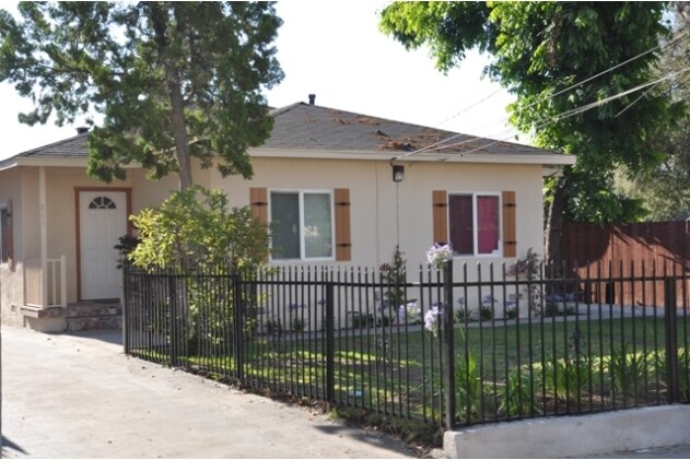 842 N Summit Ave in Pasadena, CA - Building Photo