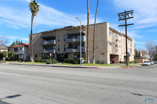 5738 Whitsett Ave Apartments