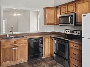 6156-6158 Fairgrove St in Kalamazoo, MI - Foto de edificio - Building Photo