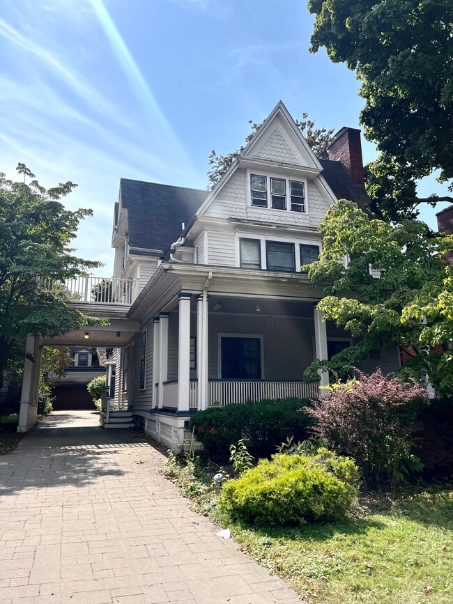 805 W Ferry St, Unit 3rd Floor