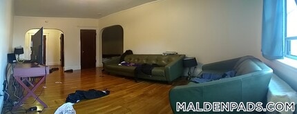 349 Pleasant St in Malden, MA - Foto de edificio - Building Photo