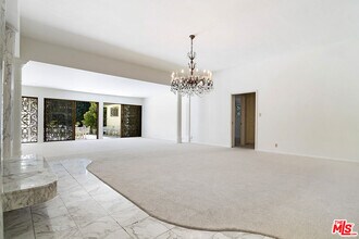 180 Highland Ave in Los Angeles, CA - Building Photo - Building Photo