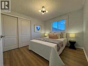 579 Windjammer Way in Waterloo, ON - Building Photo - Building Photo