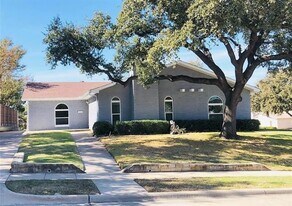 1814 Woodbury in Carrollton, TX - Building Photo