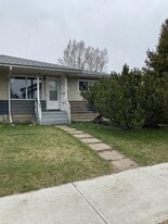 9932 86 Pk Ave in Grande Prairie, AB - Building Photo