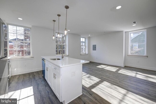 property at 211 E Union St