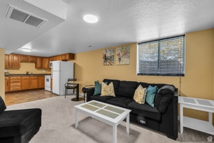 676 N 1200 W in Salt Lake City, UT - Building Photo