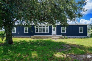 4660-0 43rd Ave NE in Naples, FL - Building Photo