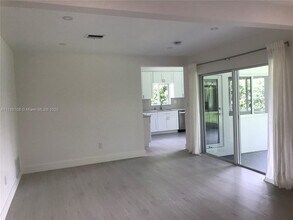 5265 SW 78th St in Miami, FL - Building Photo - Building Photo