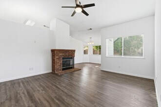 3345 W Stuart Ave in Fresno, CA - Building Photo - Building Photo