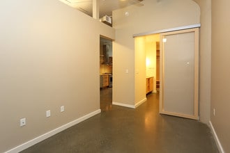 Remington Lofts in North Tonawanda, NY - Foto de edificio - Interior Photo