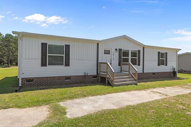 141 Pioneer Ct in Lillington, NC - Building Photo - Building Photo
