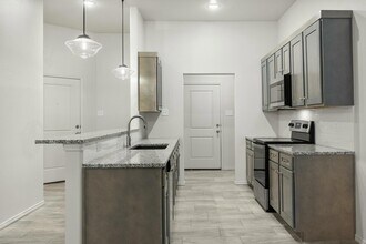 1250 N 7th St, Unit J05 in Wolfforth, TX - Building Photo - Building Photo