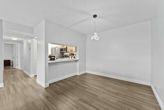 616 Sea Pine Way in Greenacres, FL - Building Photo - Building Photo