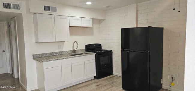 property at 2333 W Glenrosa Ave