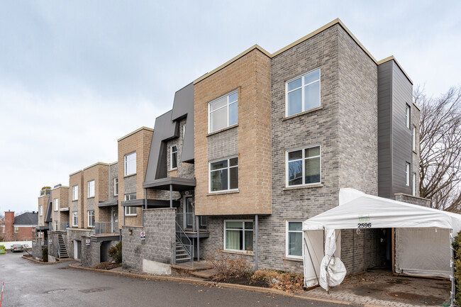 2598B Sainte-Foy Ch in Québec, QC - Building Photo - Building Photo