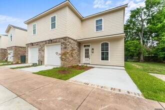 5733 Dominican Ln in Baton Rouge, LA - Building Photo - Building Photo