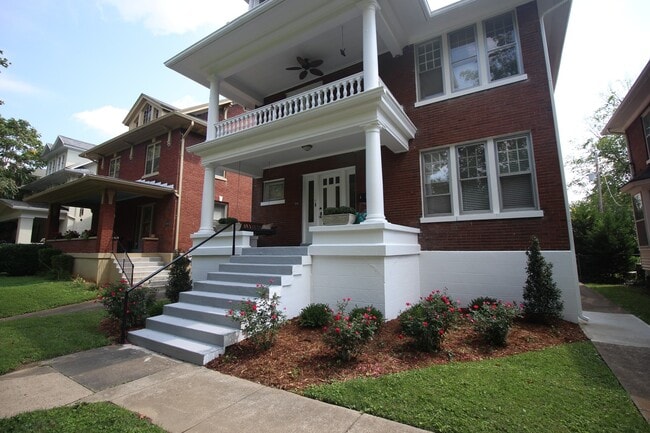 2050 Eastern Pkwy in Louisville, KY - Building Photo - Building Photo