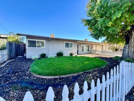 2742 Broadmoor Ave in Concord, CA - Building Photo