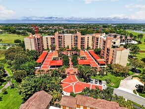 7129 Promenade Dr in Boca Raton, FL - Foto de edificio - Building Photo