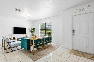 3135 S Seacrest Blvd in Boynton Beach, FL - Foto de edificio - Building Photo