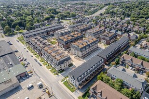 Streetsville Centre in Mississauga, ON - Building Photo