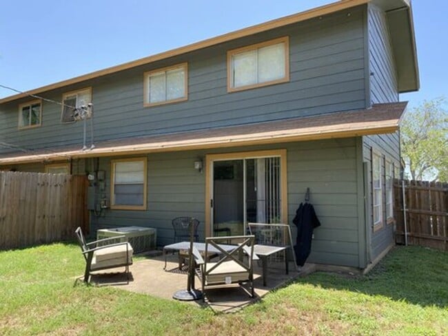 222 Craddock Ave in San Marcos, TX - Building Photo - Building Photo